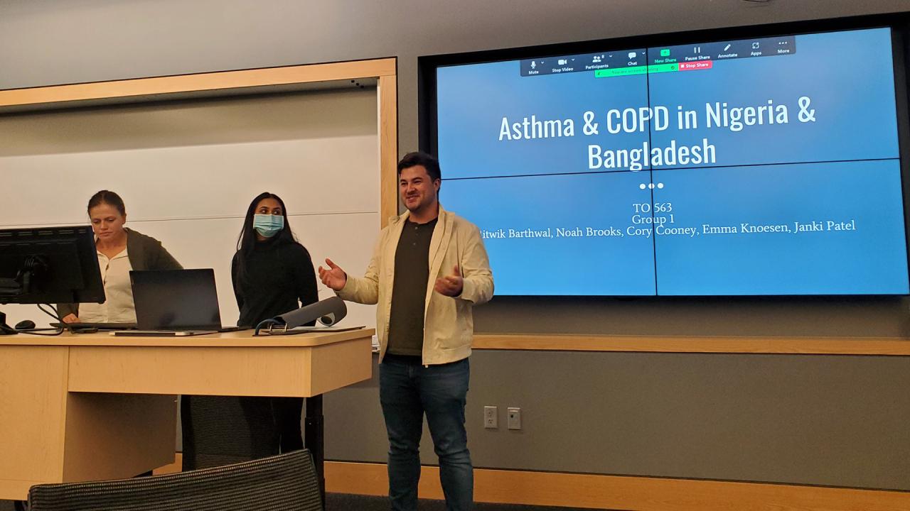 Students presenting in Anupindi’s Global Health Delivery Challenges course, Ross School of Business, University of Michigan