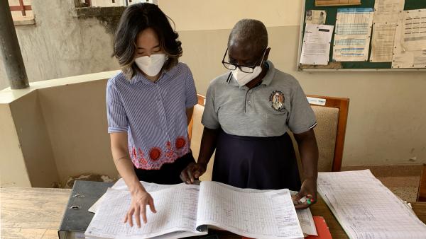 Kenya health official going over tuberculosis data with a Center Impact Scholar